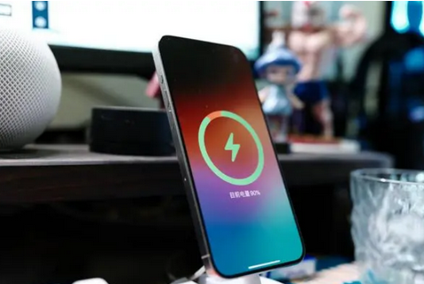伽师苹果15换屏服务分享用什么充电器给iPhone15充电更好 